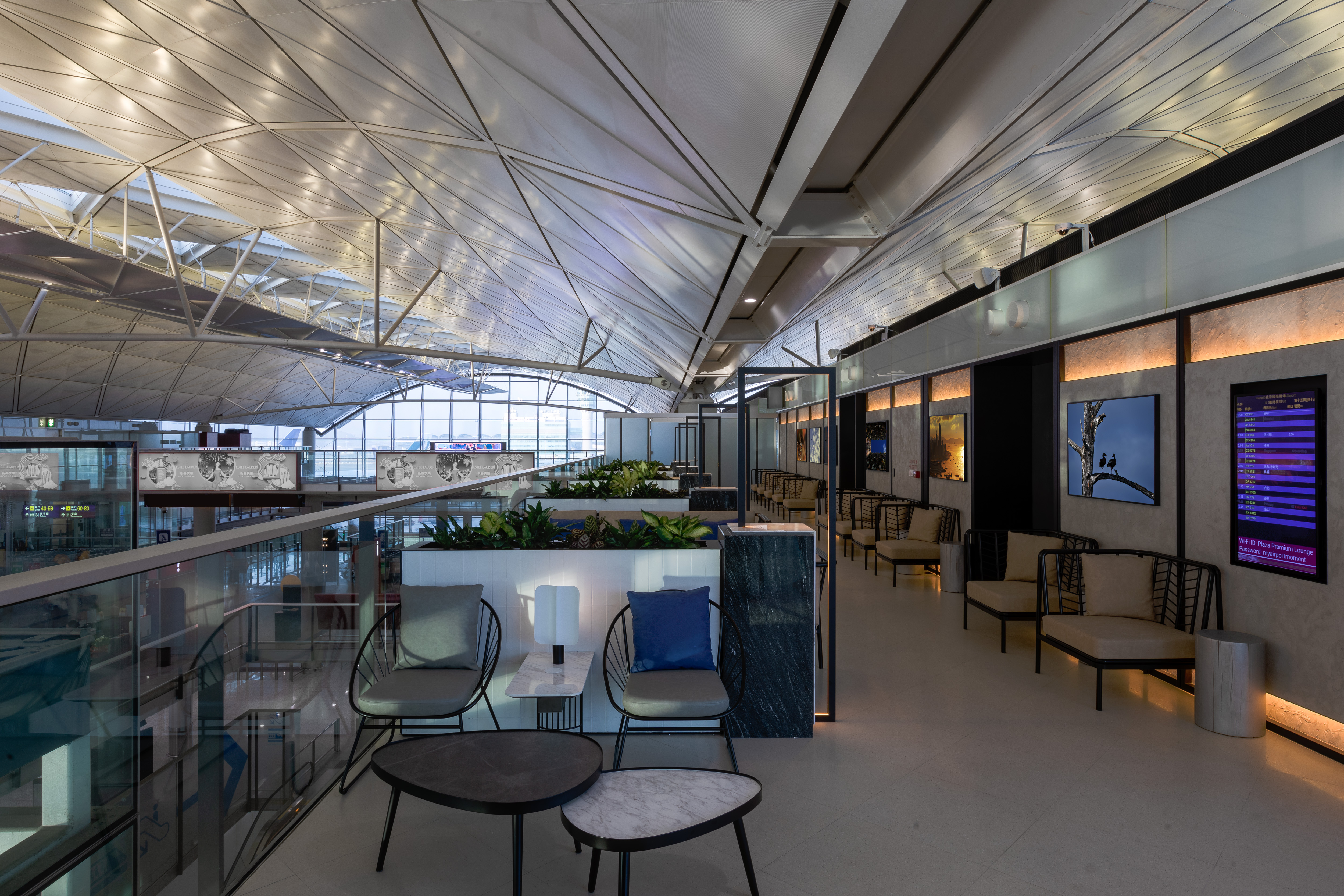 Hong Kong International Airport (HKG): Plaza Premium Lounge - Photo 1 of 10